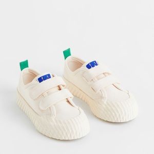 Kids sneakers